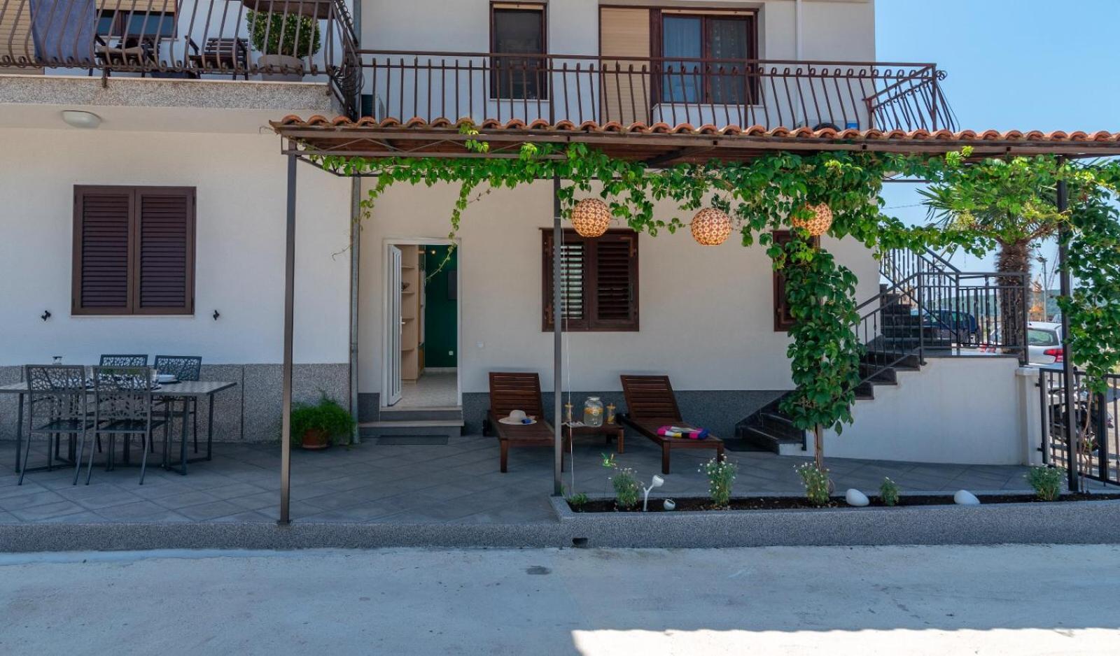 Apartman Karmen Trogir Exteriör bild