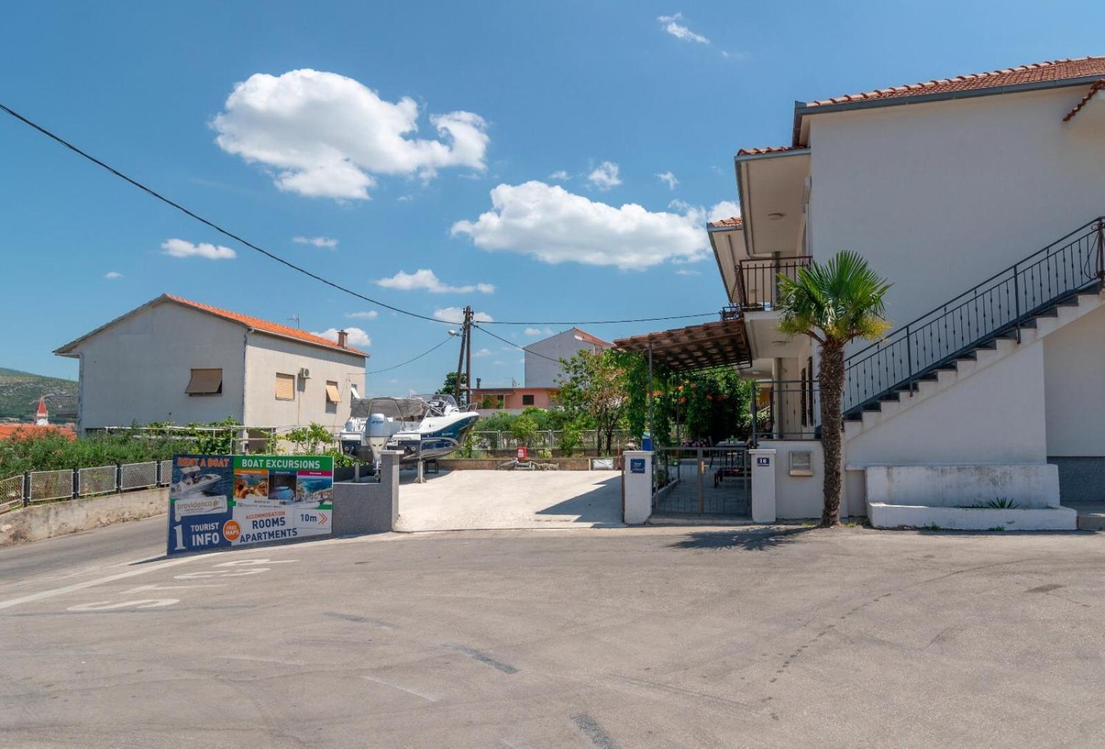 Apartman Karmen Trogir Exteriör bild
